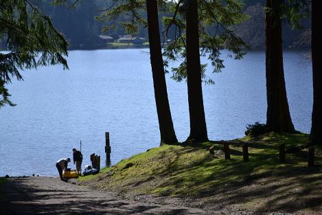 Goss Lake public park & boat launch. Fishing, kayaking, swimming, picnics at the lake!