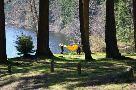 Goss Lake Park, winter picnic in the sun!